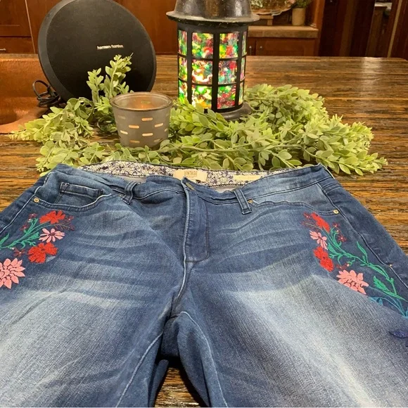 Vintage America Blue Jeans Embroidered Embroidery Floral Bestie Skinny 14 - Picture 2 of 16